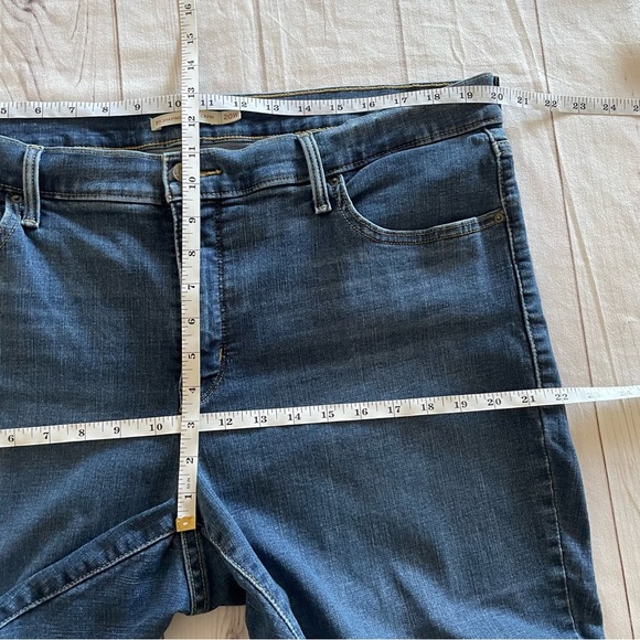 Levi’s 311 Shaping Skinny Capri Pants Women’s Plus Size 20W Blue Med Wash Cuffed - Picture 8 of 13